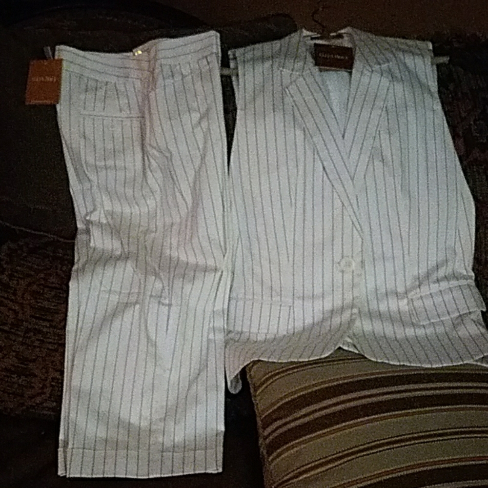 Pants suit
